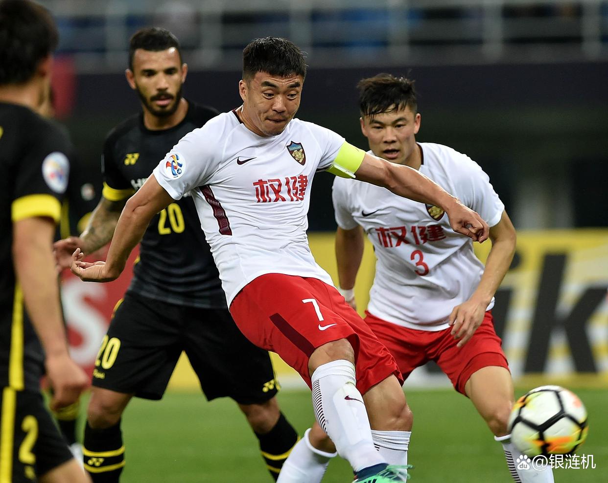 今晚浙江队备战西甲，防线松动细节曝光，引发热议，数据趋势出现新变化