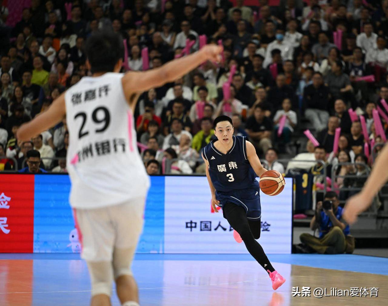 窗口期体能课后,深圳男篮篮板制胜备战足总杯,引发热议,资深球员宣示担当 窗口期体能课后,深圳男篮篮板制胜备战足总杯,引发热议,资深球员宣示担当