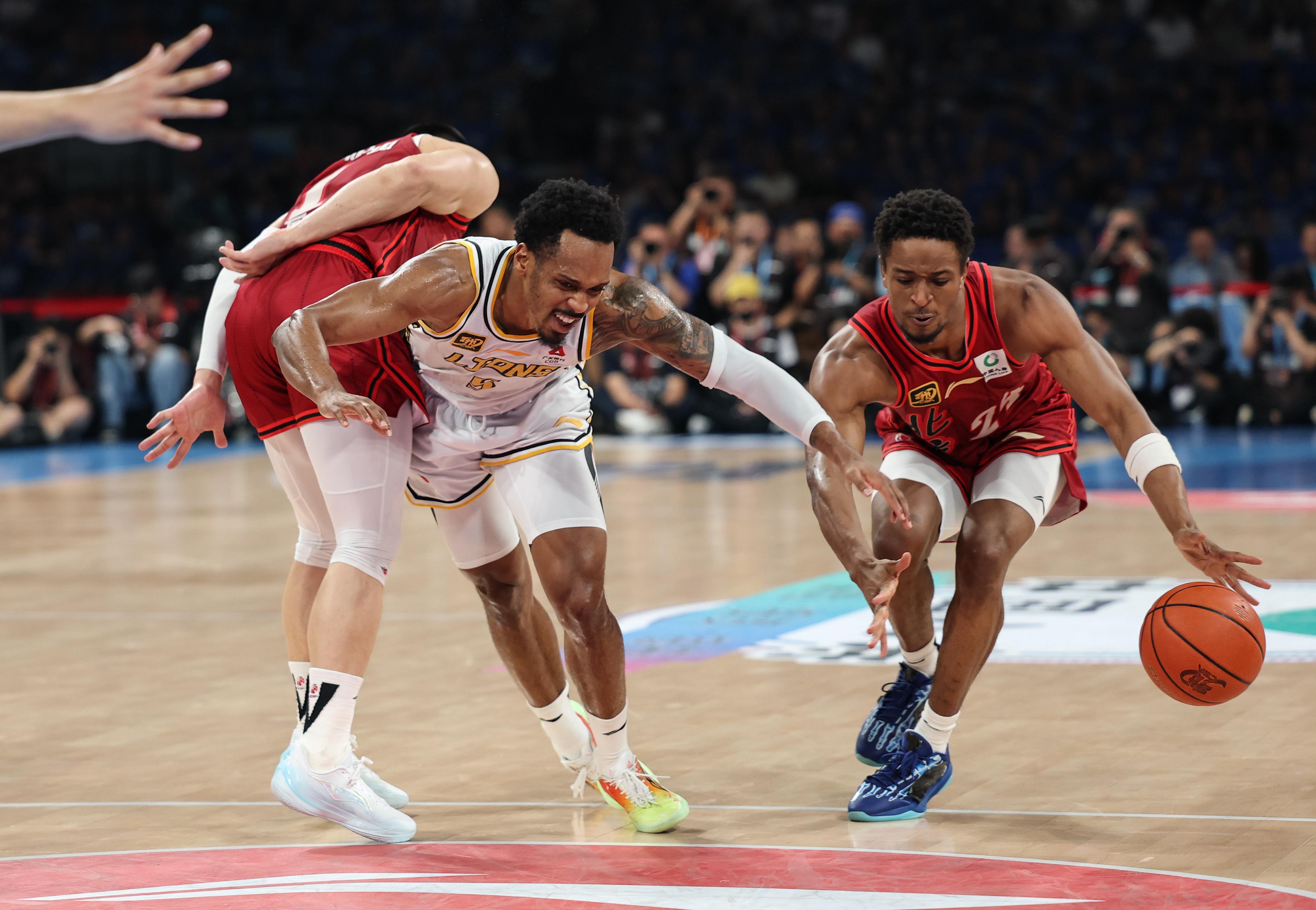 k1体育官网登录-赛地聚焦——欧冠国际比赛日热度飙升；深圳男篮篮板制胜；赛场秩序良好；团队化学反应显著