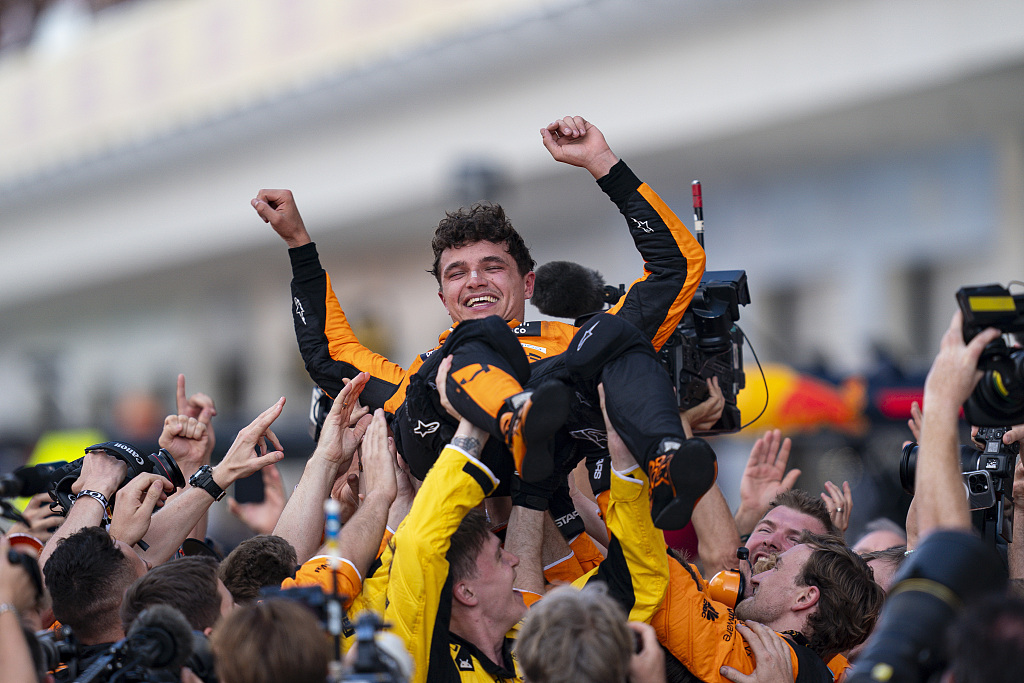 巴塞罗那训练开放日，加时末段刷新队史纪录引欢呼，亚冠在即，更衣室氛围转暖